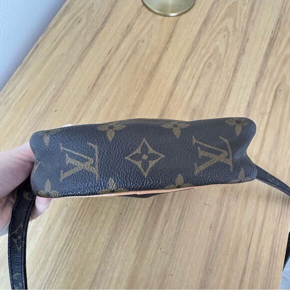 ✅AUTHENTIC✅LOUIS VUITTON DANUBE CROSSBODY BAG - Picture 9 of 16